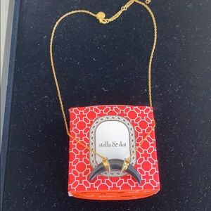 Stella & Dot Arc Pendent Necklace